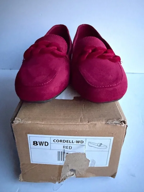 Journee Collection Women's Crimson Suede Chain-Accent Loafers - Picture 7 of 8